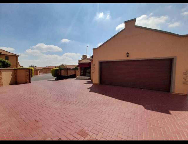 3 BEDROOM HOUSE FOR SALE IN HUGHES
